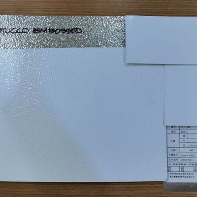 Alloy3003 H24 درجة المزاج 24 مقياس سميك أبيض اللون مطرقة منقوشة صفائح الألومنيوم المستخدمة في لوحة الثلاجة الداخلية