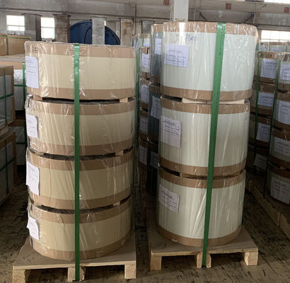 AA3105 H24 سطح مطفي من البوليستر الأسود المطلي بلفائف الألمنيوم لجوانب تسقيف الألومنيوم والمزاريب