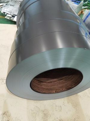 سبيكة الألومنيوم 3105 0.55mm سمك لون متطاط PVDF طلاء مسبق لفائف الألومنيوم للجدران الستارة لوحة واجهة