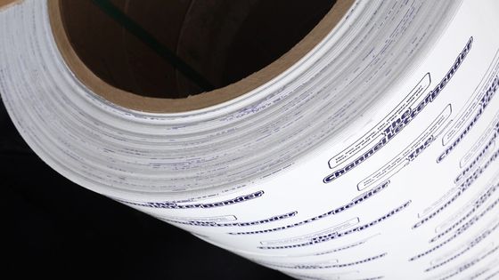 سبائك الألومنيوم 3003 H14 الأبيض كلا الجانبين لفائف الالومنيوم الملونة لفائف الالومنيوم المغلفة مسبقا 300 مم العرض 1.00 مم سمك لعلامة رسالة القناة