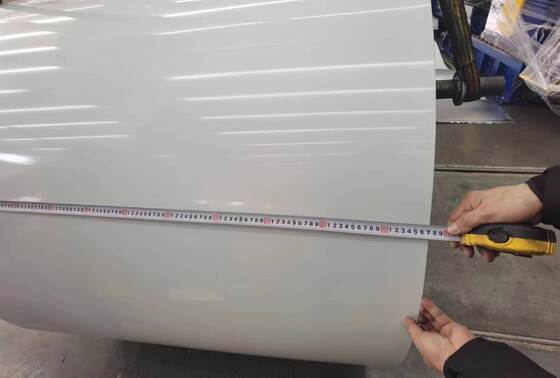 كلا الجانبين شريط ألومنيوم مطلي باللون الأبيض Ral 9010 في ملف 3105 H24 لمزاريب الإنتاج أو صنع ماسورة التصريف