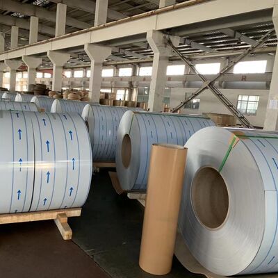 صفائح الألمنيوم 3003 المصنوعة من سبائك الألومنيوم لمواد السقف الداخلي (0.6–0.9 مم | عرض مخصص | طلاء RAL)