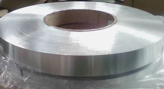0.10 مم سمك 45 مم عرض ملف رقائق الألومنيوم المطلي مسبقًا لصنع شريط تهوية ريدج قابل للدحرجة